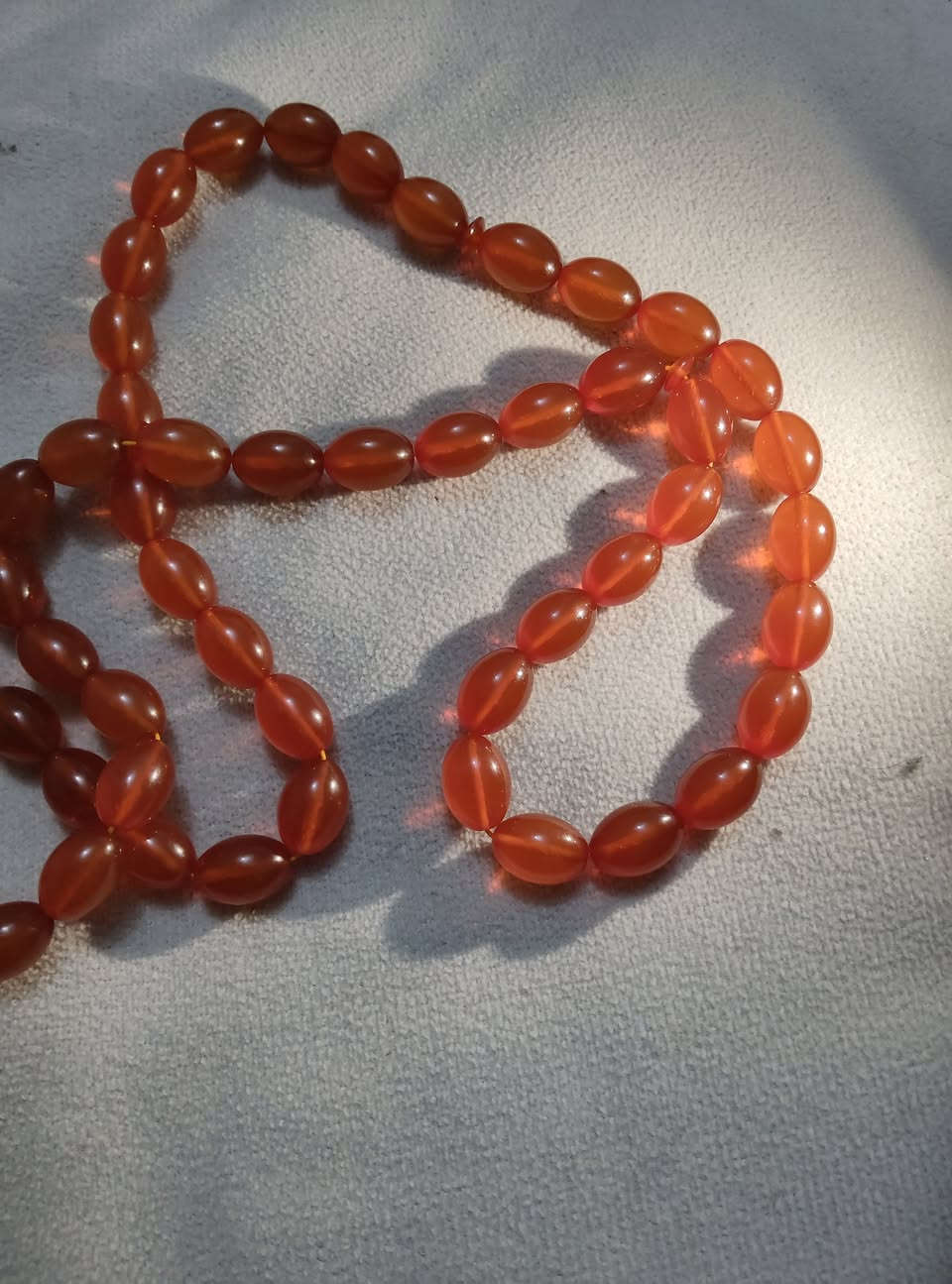 السلام عليكم 
مسباح سندلوس قديم مغلف بالكامل لون عسلي جراخه يدويه بالكامل كركوشه خليجي قطعه خامه وفخامه اجمل من الصور فوك ماتصور ملمس وطكه رغم نعومة الخرز 
الوزن 34 غم القياس 9 * 12 العدد 51 خرزه 
السعر 40 الف للتواصل ***********عنوان البصرة جبيلة
