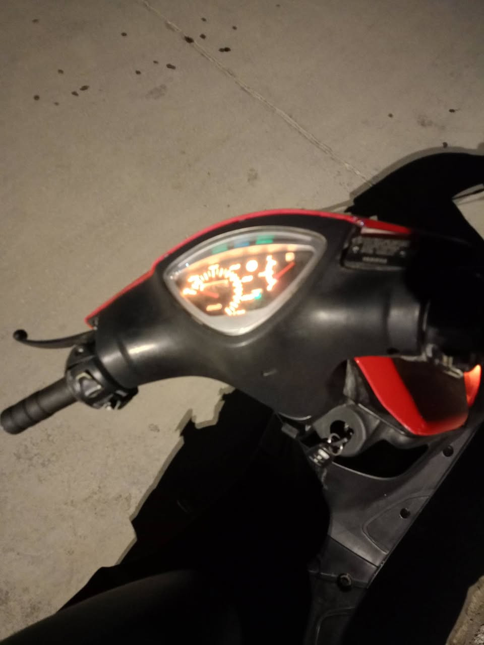 سلام عليكم دراجة ماكس عدلة كلش نظيفة مبدل بس كفرات لن كفرات مالته تعبانة مكينة خير من الله بوشهة 55 كهربائيات مالتهة كلهة شغالة بس باتري شوية تعبان رايدهة ب 500وبيهة مجال رقم التلفون *********** عنوان #بغداد عامرية
