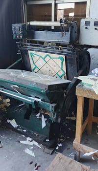 طباشة صيني قياس 110×80 سعر واصل بغداد 7000 $ للتواصل 07724460744