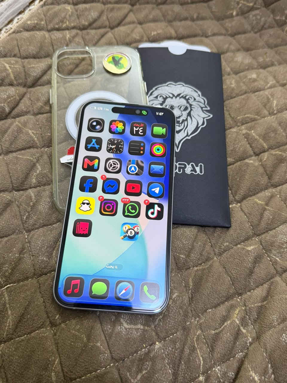 ايفون 15 بلص 
بطاريه ٩٤٪؜ 
نضافه ٩٩٪؜ 
مكاني شعب 
780 الف 
***********
