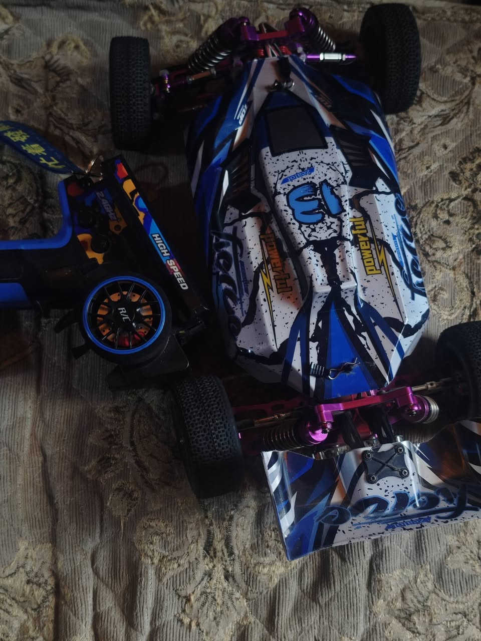 اريد اراوس بسيارة حجم اكبر
هاي 3سيل 1/12 كلها حديد


**إذا كنت صاحب هذا الإعلان وتريد حذفه لأي سبب، رجاءا أرسل رسالة إلى الدعم الفني**