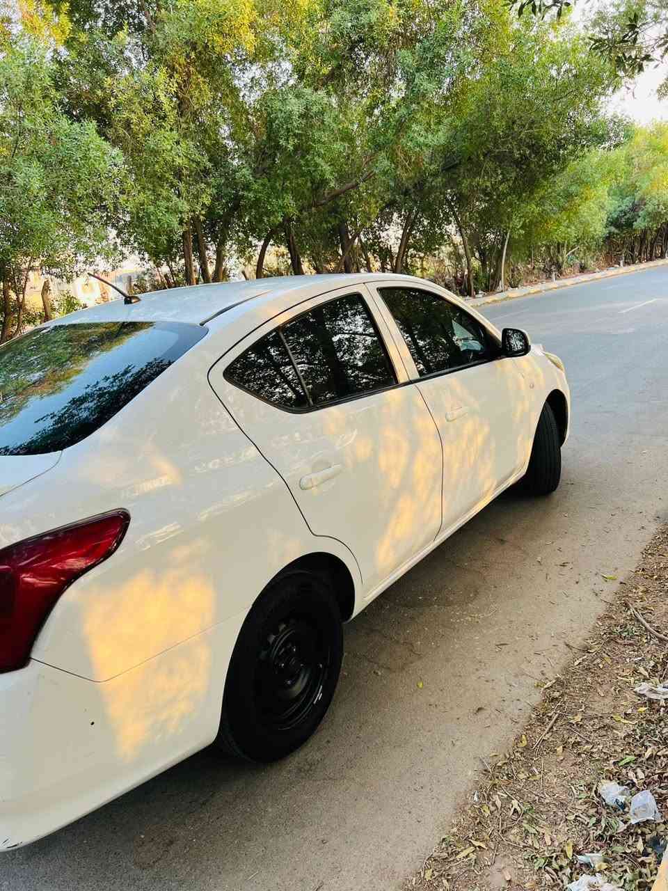 يالله.
نيسان صني 

2019

خليجي بليته زركه 

كفاله من فتح وصبغ  وتبديل 

رقم اربيل بأسم شركه 

تحويل او وكاله ثاني يوم 

بيها بارد لسياره 

كامره بيها شاشه 

شاشه كبيره 

داخلها نضيف جدآ 

تخم تاير جديد

 تخم دبلات 

جديد

بيها ملاحضات بسيطه

مكان لسياره نجف كوفه 

سعره ٩٥ وبيها مجال للشراي 

ملاحضه مراوس بسياراتوا النترا  ترهم

***********
