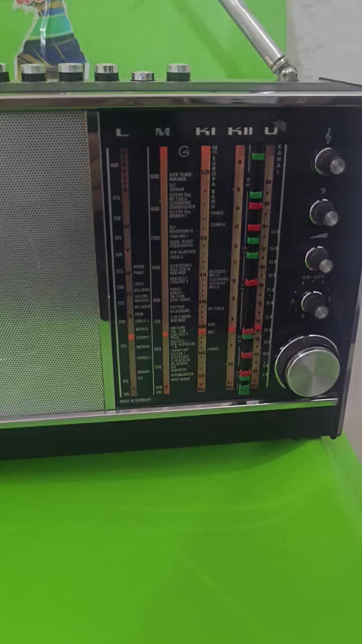 السلام عليكم
راديو كروندك الماني 5موجات كهرباء وباتري نظيف وشغال صناعة الستينات
صوت عالي وسحب راقي ..
مكاني بغداد الاعظمية ..


**إذا كنت صاحب هذا الإعلان وتريد حذفه لأي سبب، رجاءا أرسل رسالة إلى الدعم الفني**