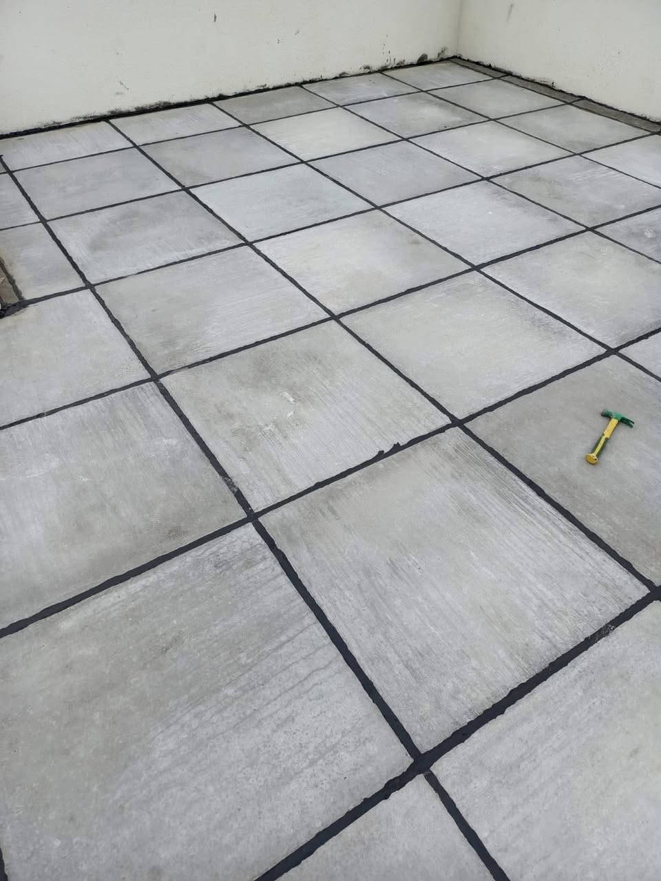 جاهزين للعمل ماستك والزفت و فلان كوت. + تصليح الماستك العنوان  البصرة القبلة حي المهندسين ارقام الهاتف  ***********  للاتصال
