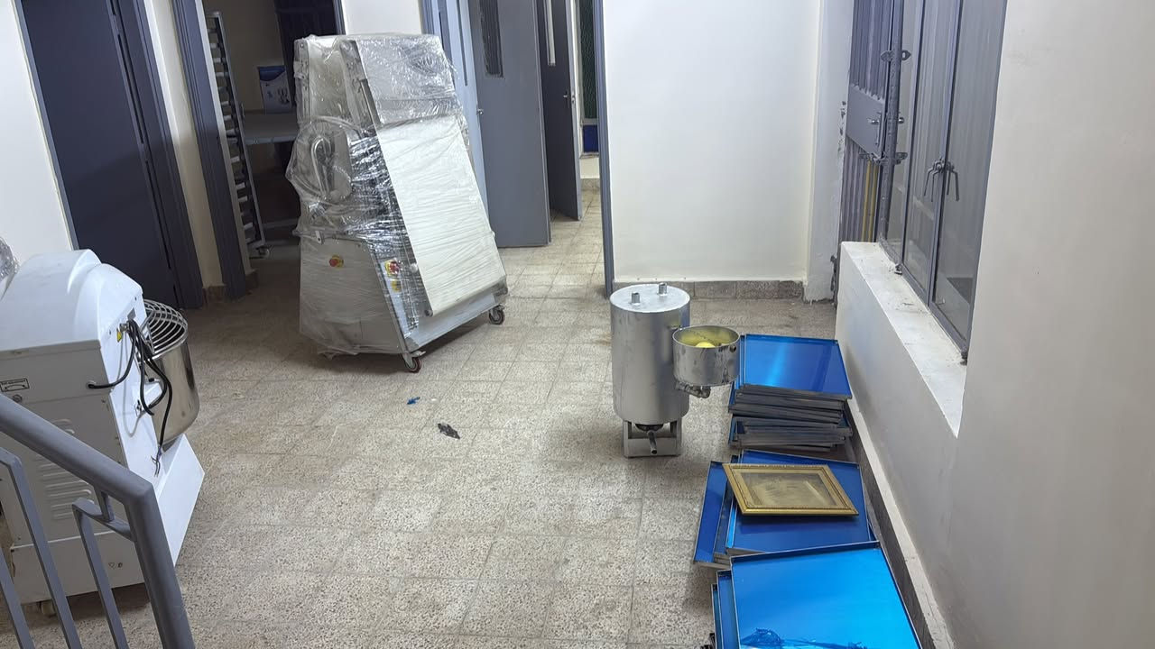 السلام عليكم 
معمل حلويات متكامل للبيع 
يحتوي عجانة 
١٠٠ صينية 
ميوزة ستيل عدد ٥
خلاط ٣٥ لتر 
فرن سمارت ٣ طوابق 
طباخات عدد ٢ 
خمارة بابين 
مع كل الادوات الخاصة بالحلويات والكيك 
البيع يتم بيع كامل


**إذا كنت صاحب هذا الإعلان وتريد حذفه لأي سبب، رجاءا أرسل رسالة إلى الدعم الفني**