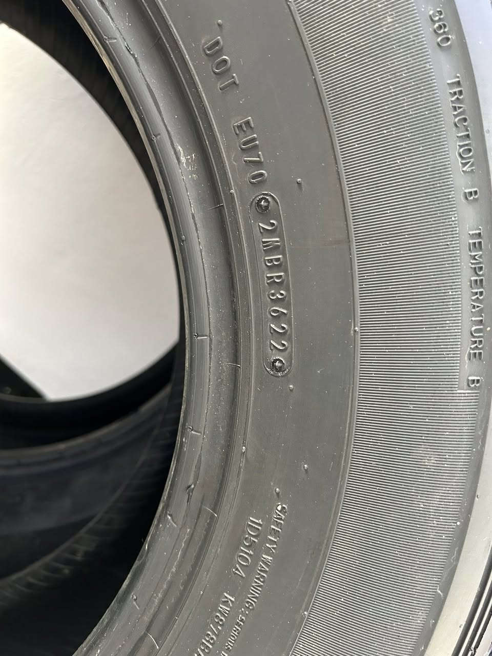 السلام عليكم توفرت اطارات دلوب ياباني حجم265/70/17 نقشة الوكالة انتاج 36/22 أسبوع يعني 23 اخو الزيرو نظافة 100/100  سعر التخم 250$
توفرت حساسات إطار فور رنر يشتغل من موديل 2020 الى2024 اصلي تالند جديد وكالة للتواصل *********** مكاني بغداد يوجد توصيل
