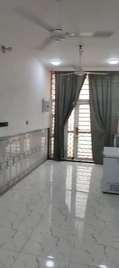 دار للبيع نهايه شارع 30 ذاك الصوب السعر 50وبيه مجال اتصل على الرقم ***********
