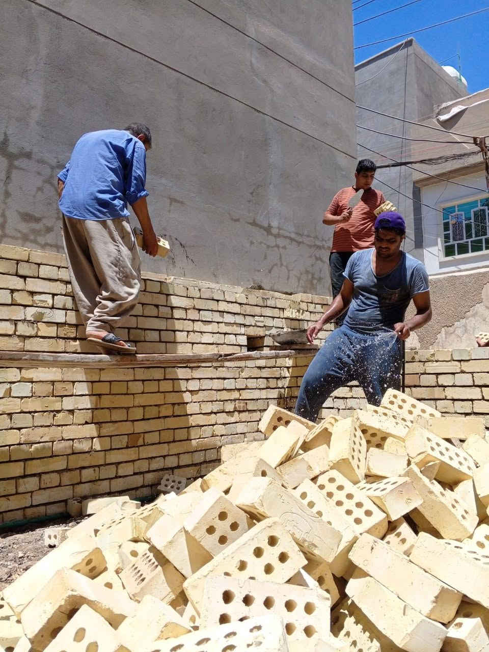 السلام عليكم خلفات بناء وسيراميك 
و مقاولات عامه نشتغل كراخ ورصافه 
تواصيل ع خاص و رقم ***********
ابو علي الشمري
