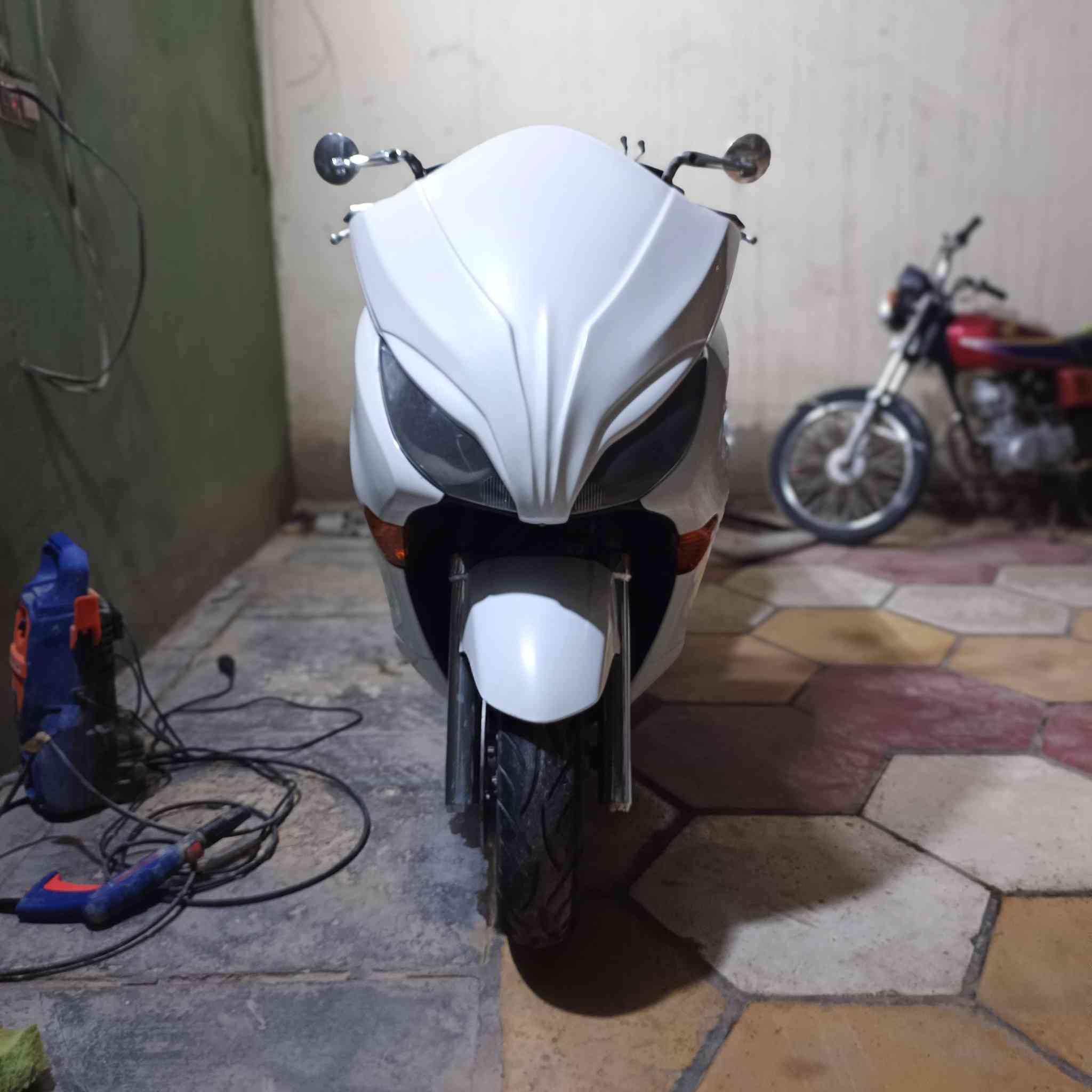 للبيع فورزه 10/0 بومه فول تزويد
برغي مامفتوح بيها اوراق كامله+
7كير 4تحويلات (S_7) كهربائيات
كلها شغالها سماعات حساسات خير 
من الله +مصدات هوااء 
صندوق (جنطه) 😅مكاني ديوانيه
مركز سعر خاص باقي تفاصيل ع
***********
