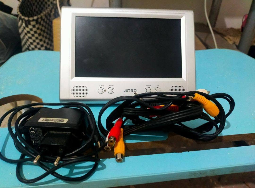 تلفاز 7بوس فيها AVIN
مستخدم معا رسبتور 
صالحة لضبط قنوات الأقمار الفضائيه برابول 
وتفرح فيها معا نميريك 
بيسا  ديال الخريج بقيا جديد
معها شرجور ديالها 12V
فيشات AV IN ارجبال ديالها لكيتبرنشاو معا رسبتور
بيسا ديال الخريج جديدا 
الصوت فيها واعر 
كلور ديالها واعر
للبيع تمان 300درهم  
كندير التوصيل اي مدينة  
الي شاري معقول يتواصل معي
هاتف 0601432363


**إذا كنت صاحب هذا الإعلان وتريد حذفه لأي سبب، رجاءا أرسل رسالة إلى الدعم الفني**