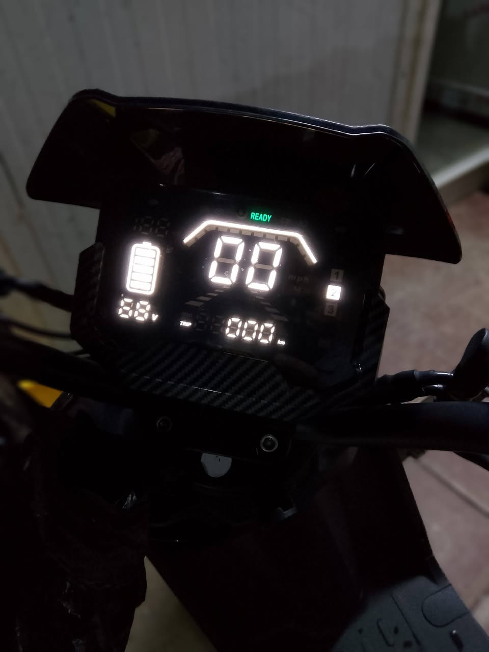 دراجه شحن جديده اللبيع 5بطاريات مستطيل مواصفات خير من الله  سرعه 80  سويج +بصمه. دبل سويج  
ملاحضه:___ (ضعف في احد بطاريات تحتاج تبديل )
نوع دراجه T1000 الاستفسار عن السعر اتصل على رقم او تواصل على  خاص  *********** عنوان كربلاء المقدسه
