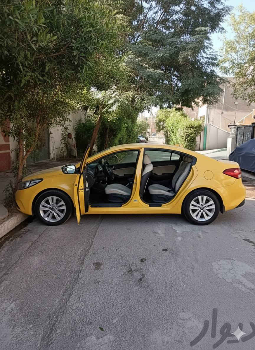 سيارة كيا فورتي ٢٠١٧ 
المحرك دوش ٢٠٠٠
وارد أمريكي الحادث حزام 
محور غاز
حدادية أمامية جديدة
ادامة محرك جديد وتشمل تبديل بلكات وتنظيف ونوزلات فحص مجاويل
تخم تاير جديد 
مكاني بغداد حي اور السنوية حديثة باسمي هزة سنوية جديدة قبل شهرين مصفرة هيئة
السعر المطلوب ١٢٠ ورقة وبيها مجال حق الجية 😊
للتواصل ***********
