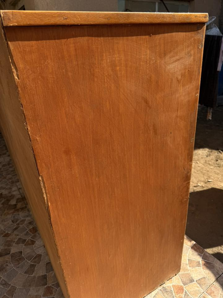 بوفيه 3 متر ثكيله خشبها قوي ، ضررها وحده من الباب ما موجوده والباقي عايزهن تصليح


**إذا كنت صاحب هذا الإعلان وتريد حذفه لأي سبب، رجاءا أرسل رسالة إلى الدعم الفني**