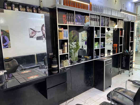 ئەم ٣میزە خۆم بەرادانم داوە زۆر تووندوو بەندە لەگەڵ ئەم کورسیە و بۆیلەرە کە نوێیە و بەکار نەهاتووە موشتەری تەلەڤون بۆ ئەم ژمارە بکە ***********. ناو نیشان هەولیر کەسنەزان
