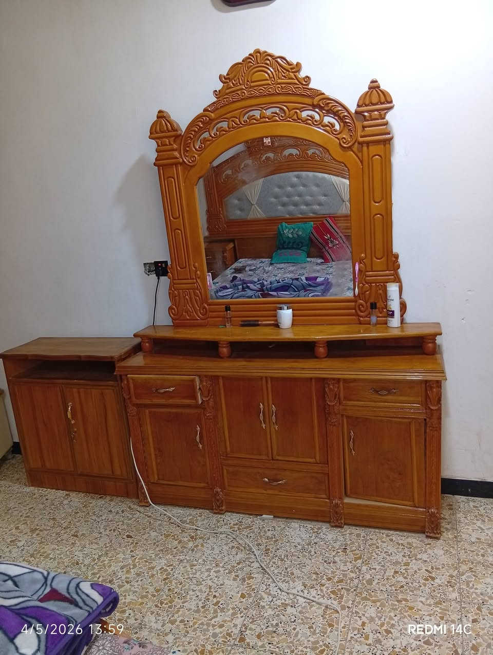 سلام عليكم غرفه تسكام9قطع درجه اولى طابقين جديد كلشش تسكام عراقي كنتورهه ابو 6 حلوه ومرتبه لا مرعباه ولا سوكيه ستخدام قليل وياهه دوشك دوشك اخذته ب  150 وهيه اخذهه ب مليونين مكاني كوت داموك شارع القاضي بنهاية سعر مليون 350 خاص موجود ***********
