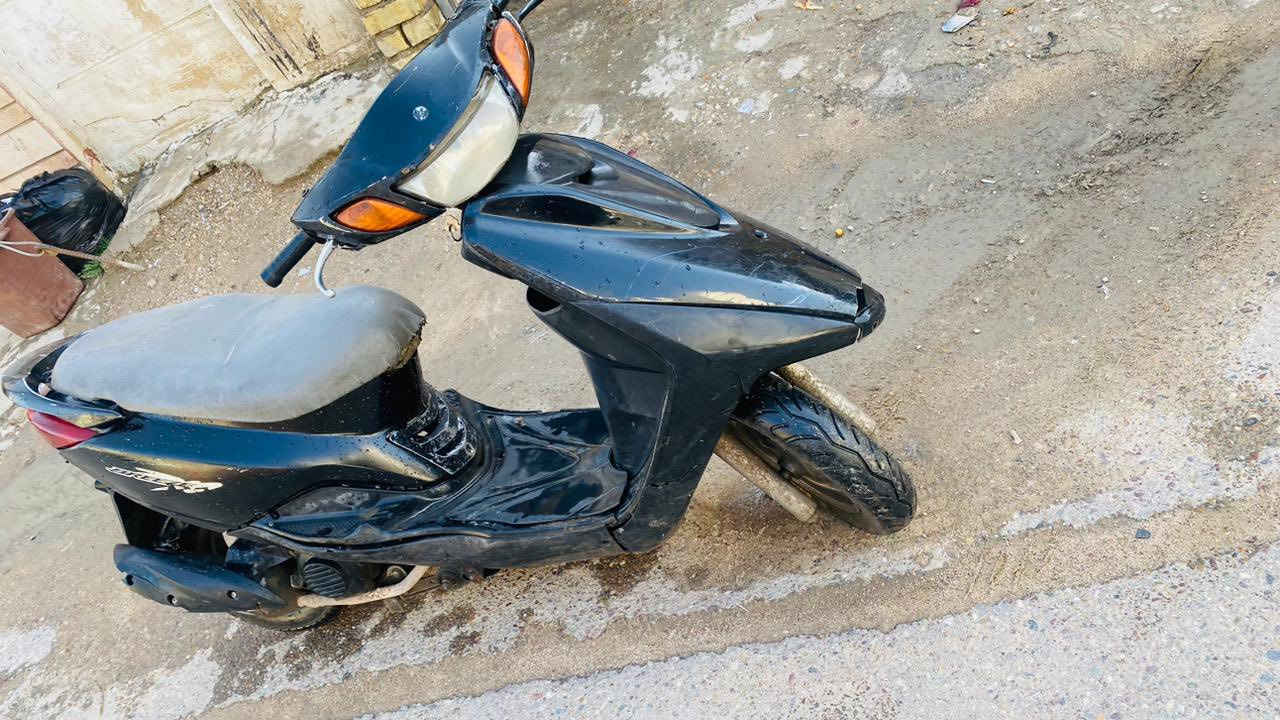 دراجه بريز  للبيع  تشتغل هندر واحد  اوراق الدراجه موجوده للبيع السعر 300  
بغداد بلديات ‭0770 586 7649‬
