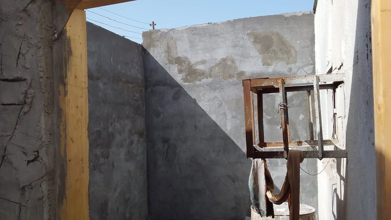 السلام عليكم بيت للييع مكانه ب ابو الخصيب حمدان يم معمل بلوك الشيخ كهرباء +ماي كامل مساحته80 بي غرفتين ومطبخ وصاله وصحيات داخليه وخارجيه السعر 19 وبي مجال  نوع العقار طابو زراعي سند 25للتواصل واتس اب شريحه ***********
