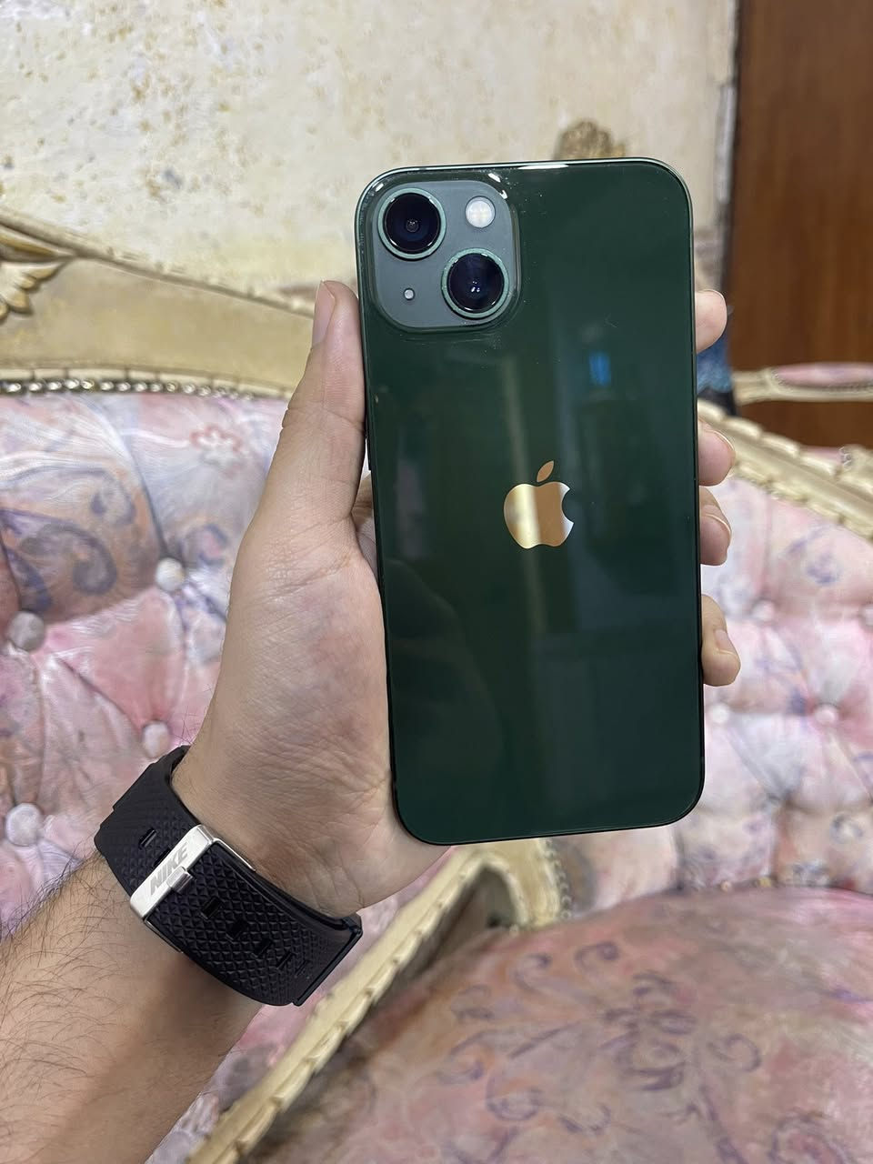 ايفون 13 عادي 128 بطاريه 85 نضيف مامفتوح وتر بروف مكفول كله شغال سعره 400 وبي مجال قليل ***********
