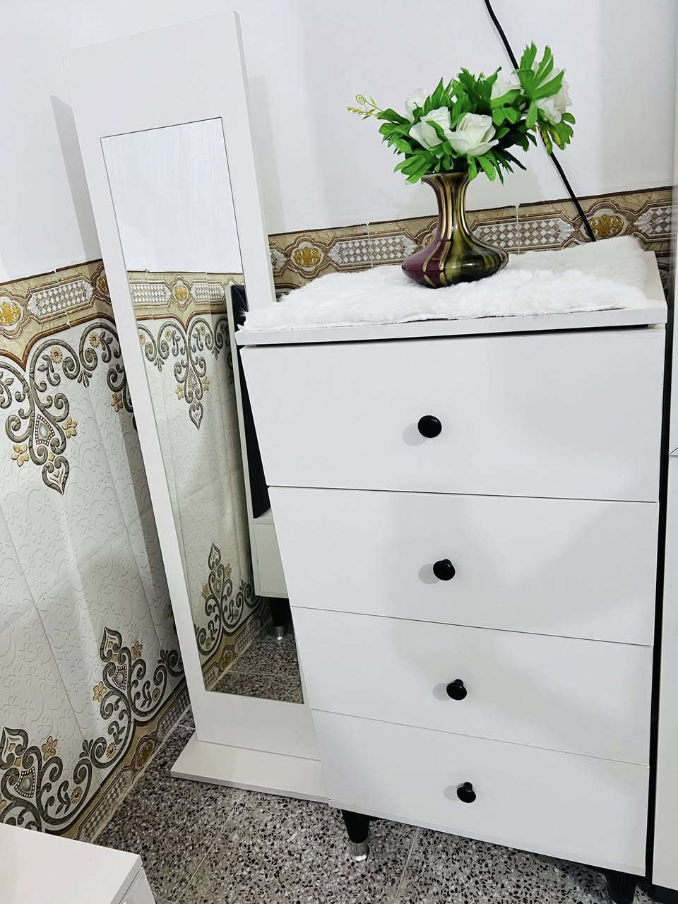 غرفه نوم 🛌 تركيا
9قطع
ستعمال 6اشهر
جديده 100/100
موقعه النجف 
الرقم ***********
السعر 750وبيه مجال قليل
