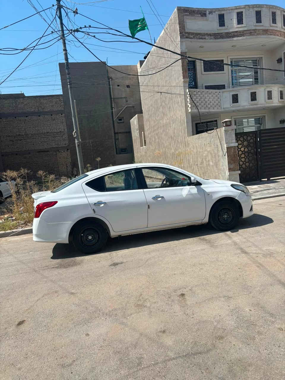 السلام عليكم
نيسان سني هندي بليته زركة

2020

ماشية ١٢٠ 

رقم اربيل بأسمي 

هزة جديدة كبل تحول 

بيها قطعة فقط رش بدون لا معجون ولا سمكرة 

مكاني بغداد السيدية 

***********
