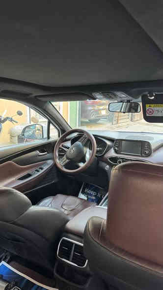 هونداي سنتافي 2019
السيارة خليجية
مواصفات فوول للاخير
فتحة قطعتين 
شحن لاسلكي
سبعة راكب
بصمة
تبريد اربع قطع حته تحكم خلفي اكو
كشنات كهرباء
وبعد كلش هوااي مواصفات مذكرتهن مثل تدفئة كشنات ورادارات امامي خلفي جانبي مري شفط وغيرها هواي مواصفات
مكينة السيارة 6 سلندر 3.5 كير ثمن نمر شفتات ستيرن المرغوب.
السيارة بحالة الوكاله ربع متذب عليها دهن تايرات جدد ماشية 150 الف كيلو مو ميل السيارة مابيها حادث بس تلگيط كفاله كير ومكينه وضربه قوية عنواني بغداد الكرادة للتواصل *********** متواجد فقط واتساب او رصيد السعر 230 وبيها مجال
