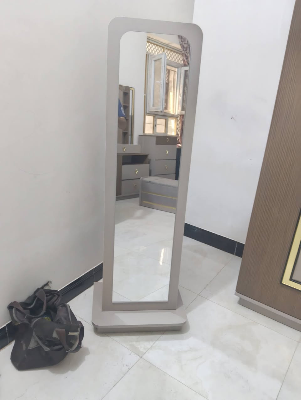 غرفة تركيه نضيفه لوك بس منصوبه 10 قطع وصبغ حراري اصلي وبيه كنتور بابين مال طفل وبرقي جوي حديد وناره شغاله وموديل حديث مجرات هودليك السعر مليون وبيه مجال بسيط اتصال علا الرقم/***********/***********/ مكان فلوجه
