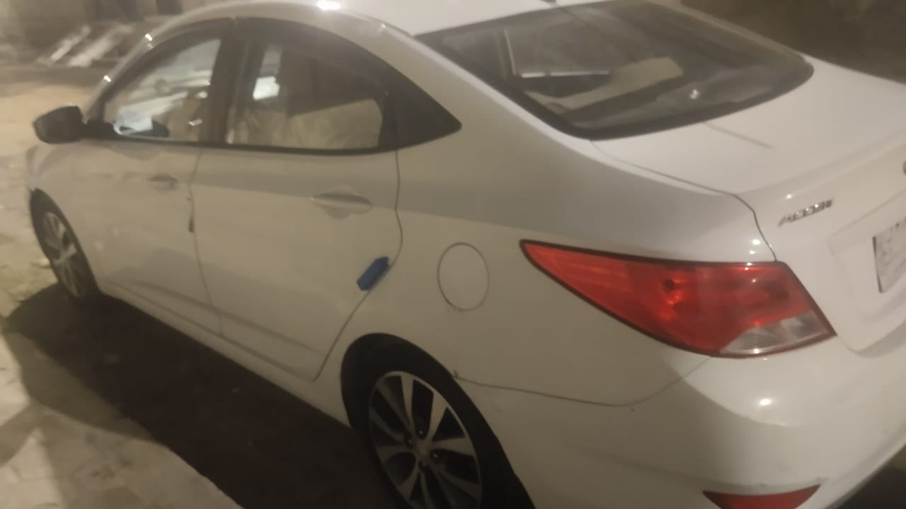 اكسنت ٢٠١٦ خليجي
السيارة نظيفة مال بيت
بيها ضربة خفيفة بالبنيد وراجع
رقم بصرة بأسمي تحويل مباشر
كفالة كير محرك 
رقم الموبايل ***********
بـ ٨٠ وبيها مجال بسيط جدا
