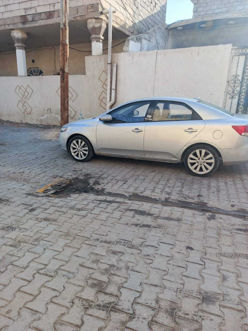 من رخصة الادمن المحترم سياره فورتي موديل 10 كصة جنطه سياره جاهزه تبريد محرك كير خير  من الله دواخل كلهه جديد مكاني بصره شط العرب تنومه السعر 48 وبيهه مجال هاتف ***********
