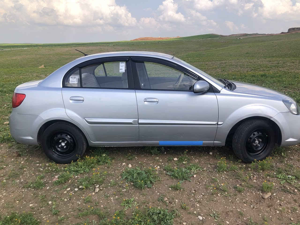 سلام عليكم 🚘 
كيا ريو 2010 خليجي 
خطم تاير جديد 
صدر جديد 
حار بارد ✅ 
رقم وهزة كله للثلاثين 
اني الشرعي مالتها 
جاهزة من كلشي بدون ضرر ولا صبغ 
سعرها ٩٩ مجال قليل 
***********
