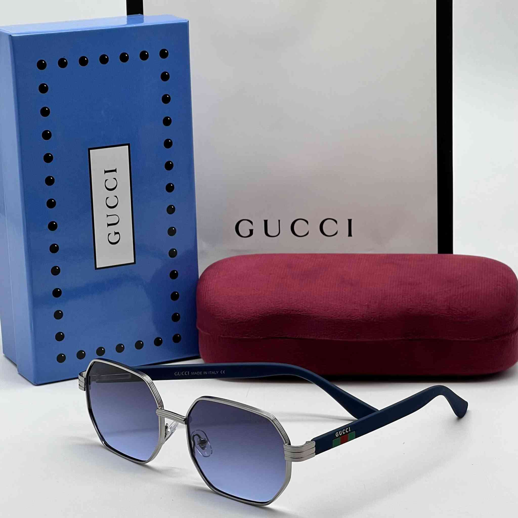 دكّة الساعچـي ⌚️
.
من فلورنسا، حيث وُلد الفن — جاءتك هذي النظارات.

Gucci لا تتبع الموضة، هي من تصنعها. الإطار الثماني الحواف المميز، شعار GG المزدوج على الذراع، وشريط الأخضر والأحمر الأيقوني — كل تفصيلة تحكيلك: هذا ليس مجرد اختيار، هذا بيان.

عندنا الكولكشن الجديد بـ9 موديلات لكل ذوق:

⚫🔵 أسود/فضي — عدسة كحلية متدرجة + GG ملون — الكلاسيكي الجريء
⚫ أسود كامل — عدسة رمادية + GG أسود — الغموض المطلق
🤎 بني/عدسة بنية متدرجة + شريط Gucci — دفء وأناقة
⚫🔵 أسود/عدسة كحلية متدرجة — هادئ وواثق
🟤🥇 تورتواز/ذهبي — عدسة بنية — الرجعي العصري
⚫🔵 أسود/فضي — عدسة كحلية — نسخة ثانية كلاسيكية
🤎 بني/عدسة بنية — لمن يحب الـ Warm Tones
⬛🩶 فضي/أخضر — عدسة رمادية — الأكثر تميزاً
⬛🔵 فضي/كحلي — عدسة بنفسجية — جرأة باردة
.
📦 كل نظارة تجيك مع:
◽️ علبة مخمل بوردو Gucci
◽️ بوكس أزرق أنيق
◽️ شنطة تسوق Gucci
◽️ نقش Made in Italy على الذراع

لأن حتى طريقة حملها — فن 🇮🇹

.
للحجز والاستفسار دايركت او على الواتساب 📲
يتوفر توصيل لجميع المحافظات 🚚
#العراق #viral #trending #reels #luxury. دكّة الساعچي


**إذا كنت صاحب هذا الإعلان وتريد حذفه لأي سبب، رجاءا أرسل رسالة إلى الدعم الفني**