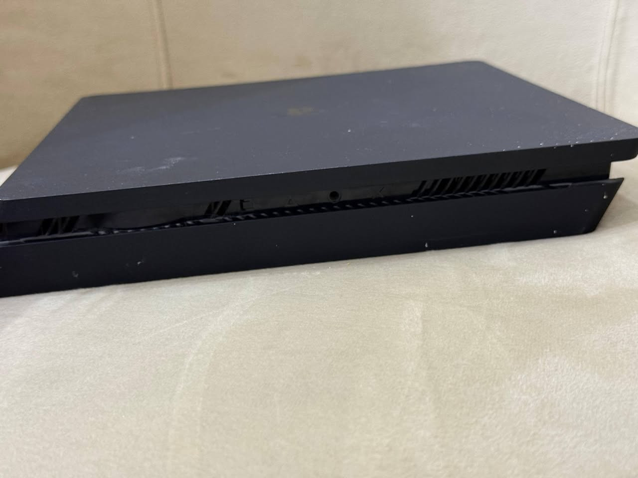 السلام عليكم بلي 4 سلم نضيف ما مفتوح يحتوي على
1: يو بي اس
2: جويستك تجاري جديده
3: قرص فيفا 23
4:مشحون بي بلاس ابو الشهر ما صارله اسبوع من شديته
5:بي 2 دولار
سعره 300 وبي مجال للشراي
للتواصل والاستفسار رقم : ***********
