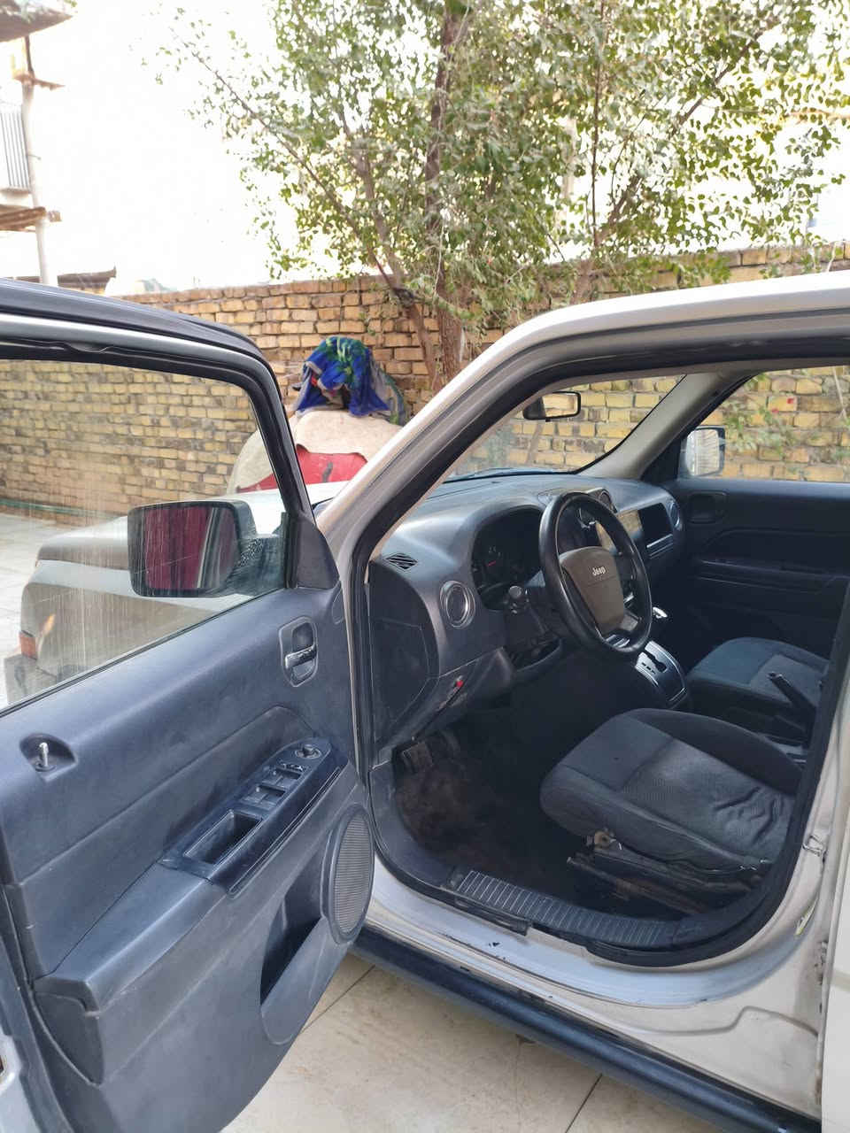 سلام عليكم مرخصتك لادمن للبيع سياره باتريوت موديل 2010 وارد امريكي بيه جاملغ صفحت سايق و باب صفحت العبري مصلح  رقم موصل دولي بسم صديقي يريد تحويل سياره حلوه و نضيفه كير محرك خير من الله تبريد ما يشتغل محرك 4 سلندر 2400 مكان سياره ميسان سعر 75 وبيه مجال رقم ***********
