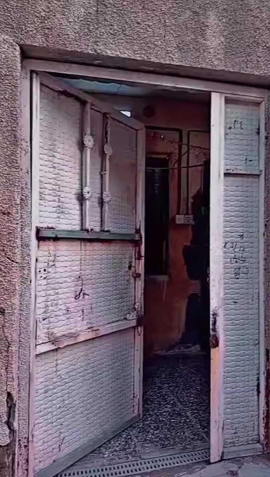 السلام عليكم بيت تجاوز للبيع  في منطقة ام الكبر مقابيل حي اور قرع كوفي السلطان فرع معمل الرحلات ثاني بيت ع شارع مساحة البيت ٧٠ متر كامل خدمات ماء وكهرباء ومجاري والتبليط قيد الانشاء السعر ٢٧ وبي مجال للاستفسار ***********
