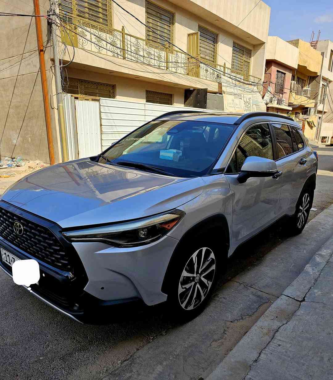 السلام عليكم للبيع كورولا كروس بانزين فقط امريكي  موديل ٢٣ فول مواصفات فئة XLE بريميوم رقم بغداد 
* فتحة سقف 
* كراسي جلد تدفئة بالكراسي الاماميه وكهرباء 
* جنطه خلفيه كهرباء 
* تبريد قطعتين 
* شاشه جبيره تدعم كاربلي نظام الصوت JBL ودمام خلفي 
* كامره خلفيه متحركه 
* مودات قياده 
* توقف ذاتي 
* اطفاء ذاتي 
* سياقة ذاتيه 
* تحديد مسار 
* تحكم استيرين 
* شاشة العدادات الكترونيه 
* إضاءة داخليه 
* سايد بريك بصمه 
* بصمة أبواب وتشغيل 
* ترحيب أثناء الاقتراب من السياره 
* رادارات ٣٦٠ درجه 
* نقطة عمياء 
* اشاره بالمراة الجانبيه وهيتر 
* حساسات امامي خلفي 
* فور ويل السياره 
* ويل كب حجم ١٨ انج 
*محرك حجم ٢٠٠٠ سي سي 
* لايتات اماميه داينمك متحرك لد وزينون بلادي 
* كشافات زينون بلادي 
* بك لايت لد على طول الجنطه  
* حادث السياره فقط تبديل بنيد وبارد بالجاملغ الأمامي الايسر كفاله شواصي ولغود وراديترات يعني غاز وماي بلادي مال أمريكا طاك ايرباك استيرن ودشبول ماشيه ١٥٦٠٠ مايل قابل للزياده سعرها ١٨٧ ورقه وبي مجال بسيط مكاني بغداد الغزاليه للتواصل ***********
