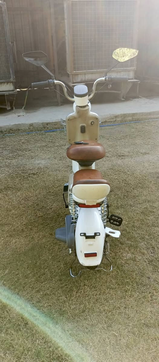 السلام عليكم دراجه شحن للبيع ضدالمي بصمه وكارت سويج السعر ٢٥٠الرقم*********** 2025 بريك بالمكان بس اللي ورا مكاني عبيدي الرئاسه ا ما ابيها شيء الدراجه
