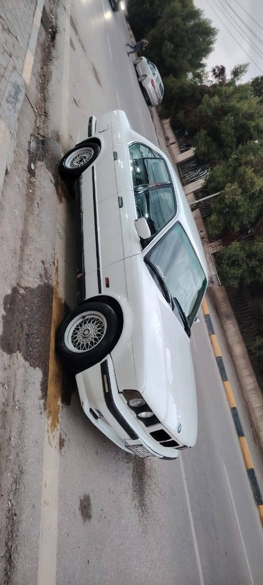 السلام عليكم مرخصت الادمن بي ام مكينه وكير كفاله حداديه خير من الله مديل ٩٠ السعر 42 وبيها مجال السياره كلشي ماعوزه تبريد شغال اي ستفسار اتصل على الرقم (***********) عنوان السياره نجف واني مكفل بنشر
