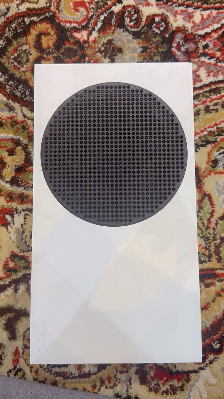 السلام عليكم اكس بوكس سيريس S للبيع مستعمل نظيف 100 بالميه ضمان كامل ملحقاته إصدار 2025 يدتين وياه الاصليه والكيم سير الاحترافيه وياه حساب بيه فيفا 26 واغراضه كامله السعر 500 وبيه مجال العنوان بغداد الزعفرانيه *********** واتساب او اتصال
