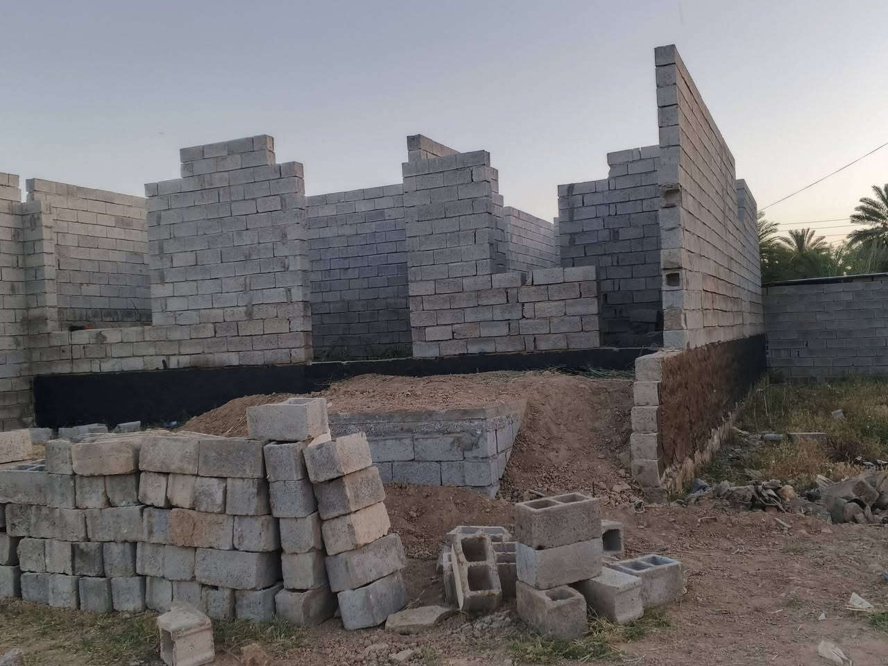 السلام عليكم اعيد النشر بسبب الوعود الكاذبة هيكل للبيع المساحة 175 جنس الكاع سند25 زراعي العنوان دور الزراعة الرابعة  خدمات مي وكهرباء فقط السعر (45) وقابل للتفاوض ويرهم مراوس بس في بيت فقط   ***********
