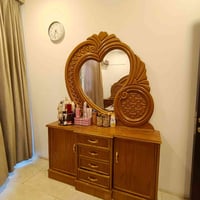 غرفة نوم • غرفة نوم خشب صاج • كنتور • سرير • كومديات • ميز مراية • طاو...