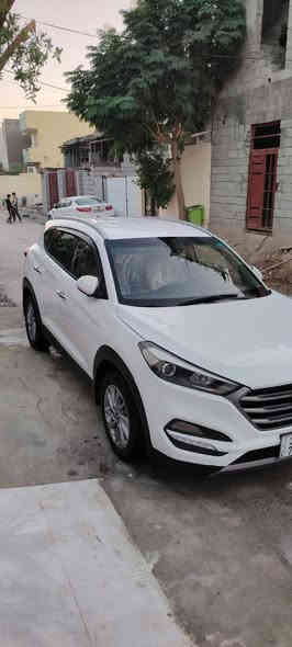 السلام عليكم توسان  2016 خليجي محرك 2000 دوش رقم بغداد الجديد باسمي 
بدون اضرار نهاينآ سونار موضح بالصور على وضع الوكاله شركه محرك ولكير بلادي  تخم اطارات (تاير)جديد كامل جديد سياره نضيفه جدآ استخدام شخصي على ايد وحده شرط السونار والتحويل 
السعر 177 ورقه قابل للتفاوض مباشر 
***********
