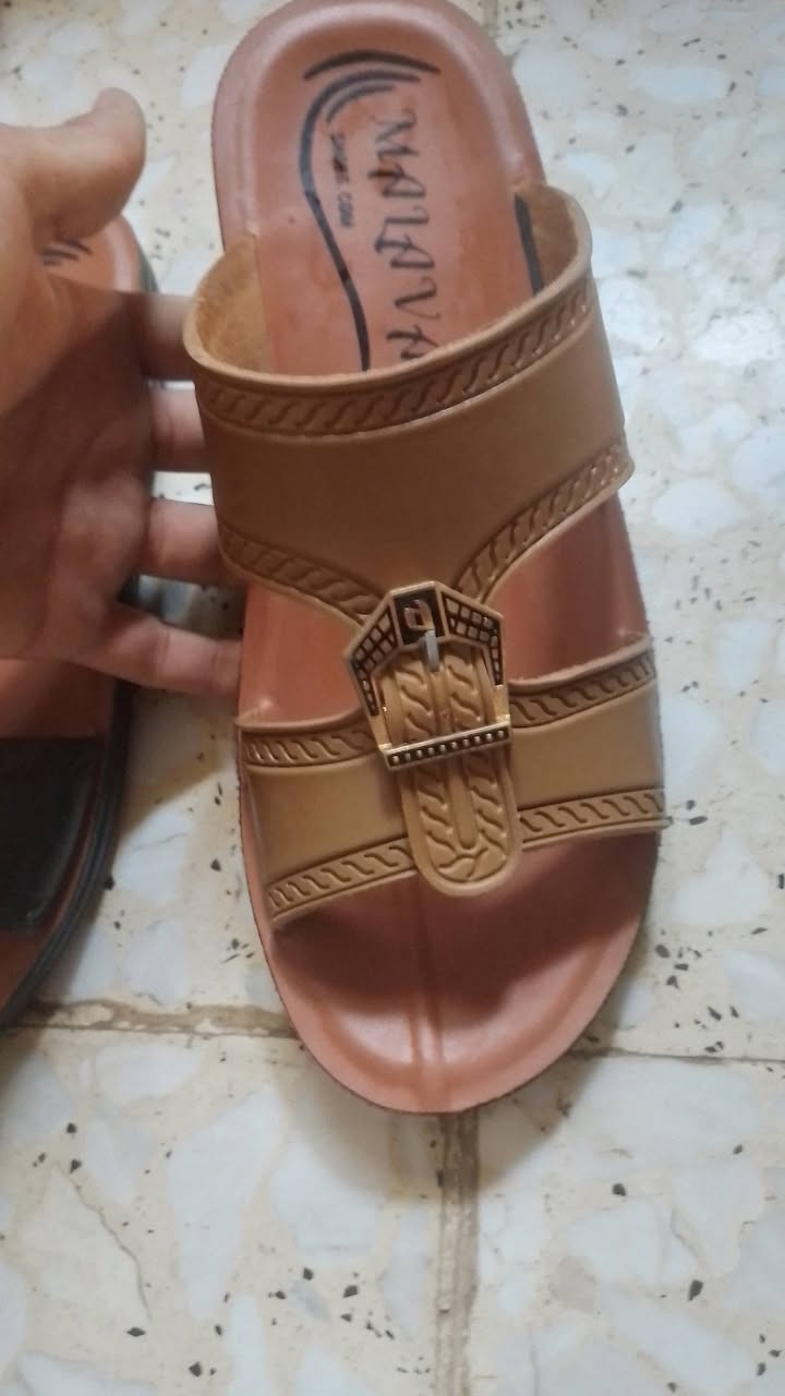 سلام عليكم شروت شحاطات جلد طبيعي 
نوعيه درجه اولى لاتركي ولا مشمع شحاطه درجه اولى سعر خاص. استفسار ***********. بيها مجال راسل واتساب
