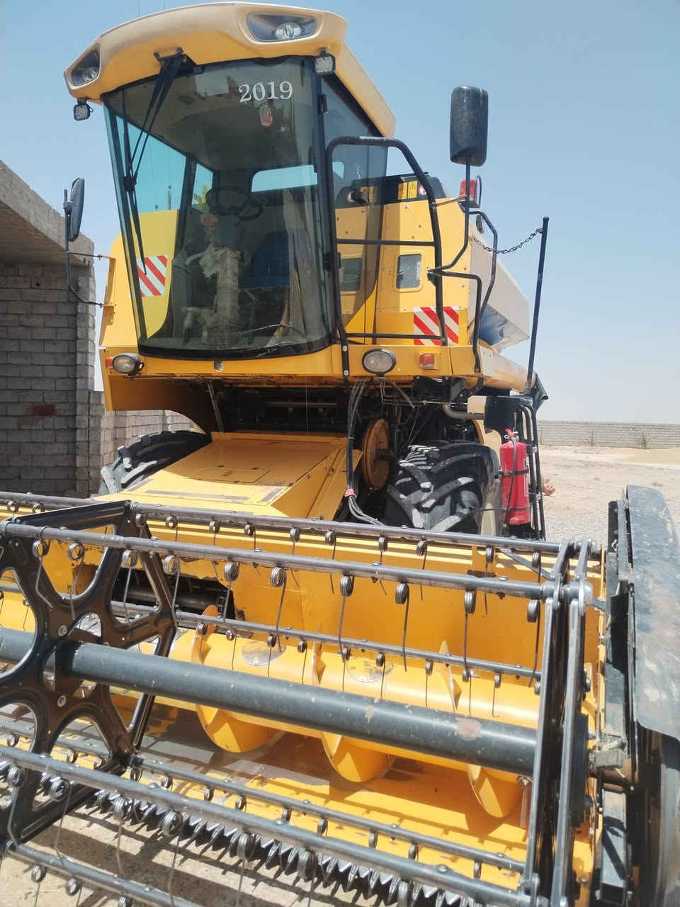 ني هولند موديل 2014 اربعه بلم رقم اربيل قايش الحاصوده نضيفه *********** السعر 85 وبيه مجال
