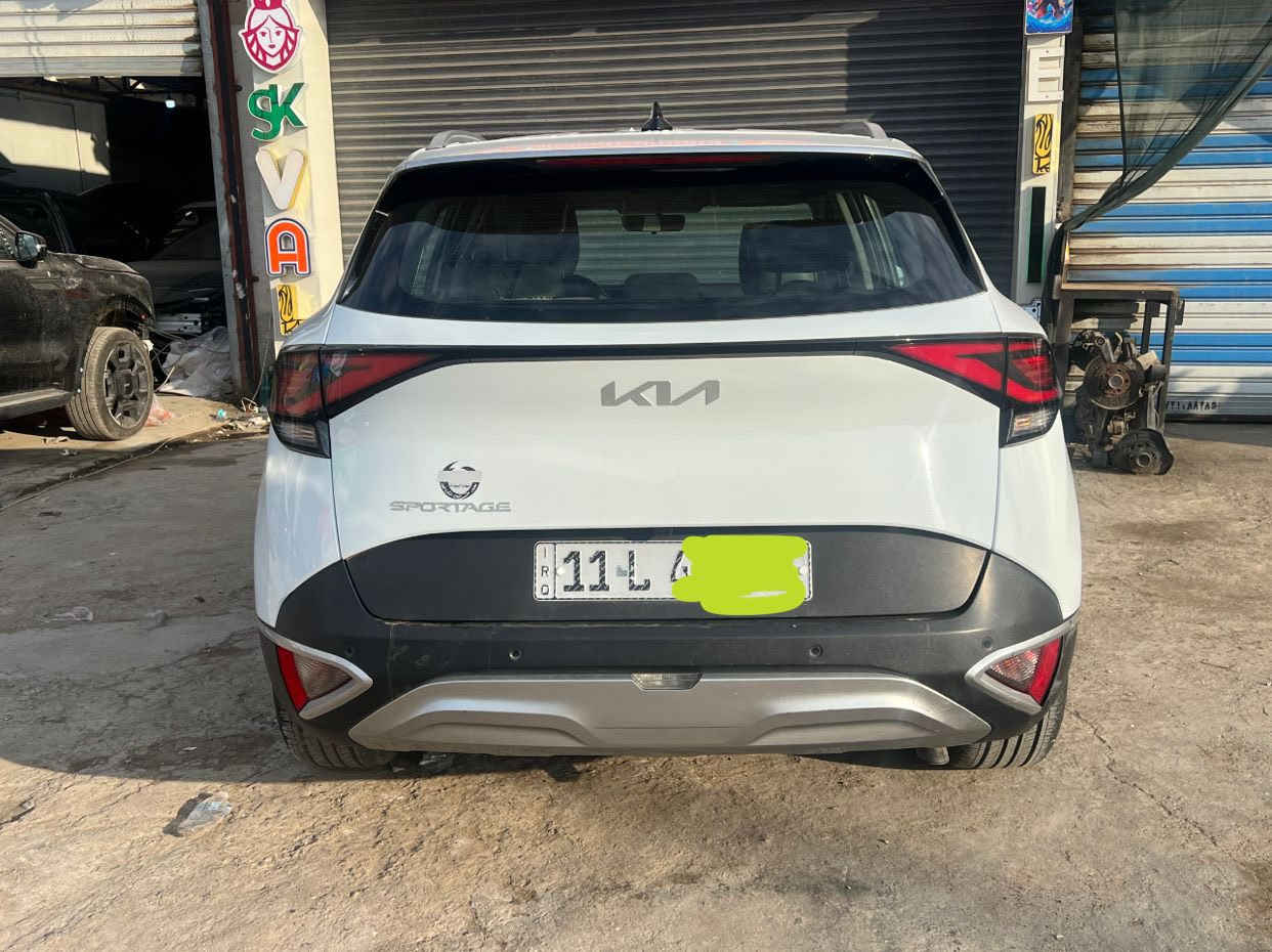 كيا سبورتج ٢٠٢٣ ماشيه ٣٧ خليجيه بيه بارد بسيط في الباب جانب السايق السعر ٢٢الف وبيه مجال فول معدا الفتحه***********
