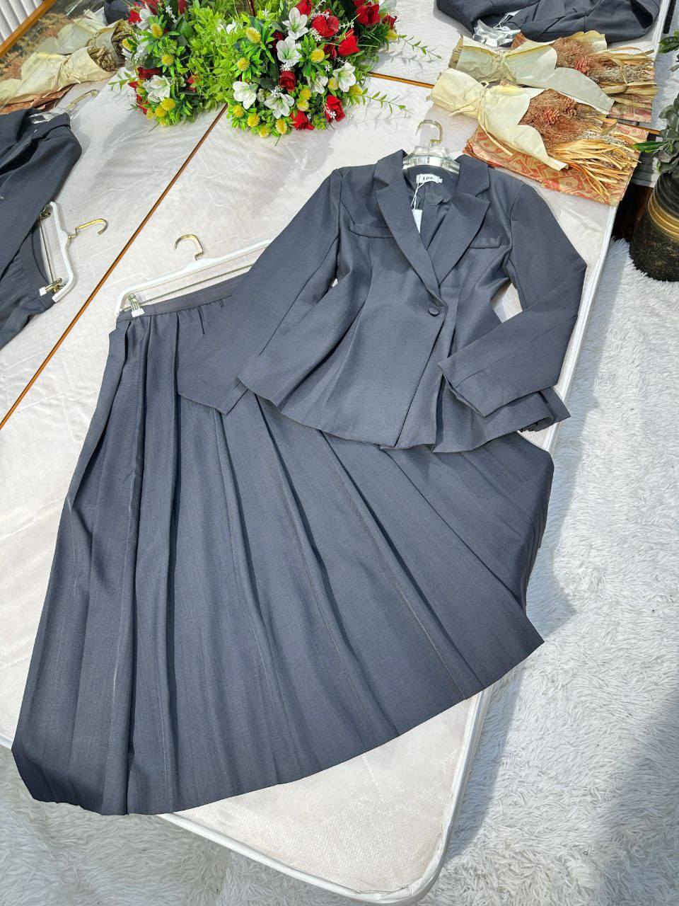 طقم قطعتين ستره مع تنوره💟 

خامة دابل  ايطالي كوالتي جدا عالي 

قياس   38 40 42 44 46 48

خدمة توصيل لجميع محافضات العراق 5الف

للحجز والاستفسار مراسلة الصفحه خاص رجاء او واتساب ***********
