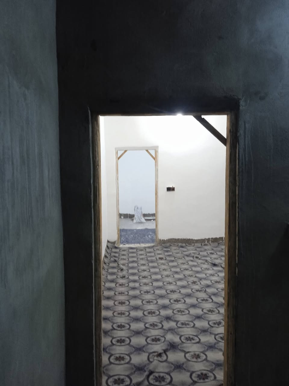 سلام عليكم بيت 100 متر للمراوس بسياره جديده البناء غرفه وصاله ومطبخ واستقبال البيت عاوزه سقف للاستقبال وبيتونه فقط والباقي كامل مشمول بقرار 320 بالتطويب ورافع بمعامله سعره 20 وبه مجال مراوس بالنجف فقط مكاني النجف الاشرف الكوفة شارع المعمل خلف جامع الخزاعل وهاذة رقمي للتواصل ‏‪0788 732 9440,‬‏
