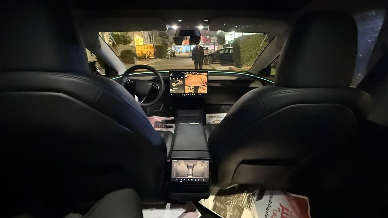 سلام عليكم للبيع
Tesla model 3 2024 دبل ماطور 
ومحدثة بريفورمنس 

السيارة كلش نظيفة
ماشية 43الف mi 
معروفة مواصفات التسلا 
لان كلش هواي شغلات بيها 
حادث السيارة جاملغ امامي يمين مبدل 
جاملغ خلفي ايسر بارد و البنيد ربعة تعدل 
بس اني بخيته كله علمود جمالية وشخوط بسيطة 
وموجودة عندي صور 
المجموع قطعتين صبغ جاملغ وبنيد 
السيارة كلش مناقصها 

السعر 205$ وبيها مجال 
للاستفسار ***********
