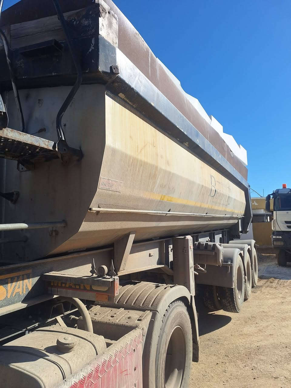 ئەم سەیارە بۆفرۆشتن   مۆدیل 2003مەکینی ڕیتایدەر هاڤە بێرفانی تاک سۆپەرە گێڕ مەکینە ئه کسل بەشەرت سەنەوی تازەیەبۆدی  ئەڵمانی  ڕەپتە سەیارەکە لەئیشدایە هەموو گیانی بەشەرتە ئەگەر موشتەری نیت سەرمان مەئێشێنە ***********
