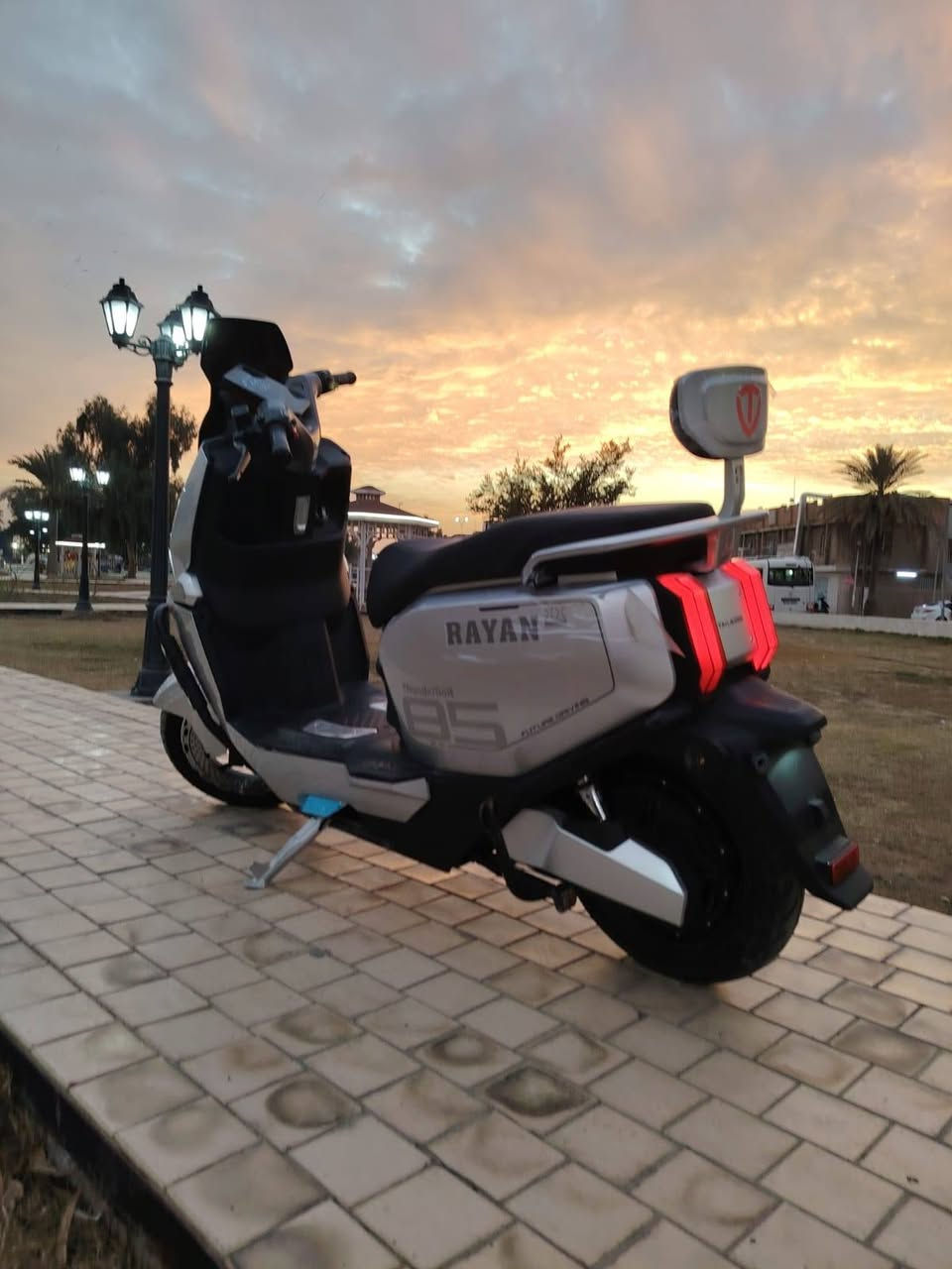 دراجة ريان صاعقة للبيع
6 باتري كرافين 
ملف 2500
دراجة زيرو
المواصفات
نطام بصمة 
نظام بارك 
نظام قاطع دورة 
نظام حماية 
نظام الرجوع الى الخلف 
نظام تثبيت سرعة 
نظام abs 
3 سرع 
لايت زنون 
منفذ شحن 
صندوق كبير 
دبل اشارة يمين يسار 
شاشه كبير تقرأ الاعطال 
وصل الشراء موجودة 
غراضه كاملة 
العنوان بغداد ساحة الوثبة 
للاستفسار ***********
