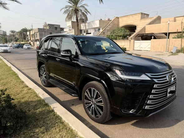 لكزز 2023 ( SAS) ام الضمان مغلفه PPF رقم بغداد بدون صبغ ولا تبديل ولا بارد ولا اي حاله مكفوله كفاله عامه ماشيه 37 الف كيلو الموصفات معرفه 7 راكب السعر 112 الف دولار أمريكي  وبيه مجال بسيط الرقم *********** بغداد
