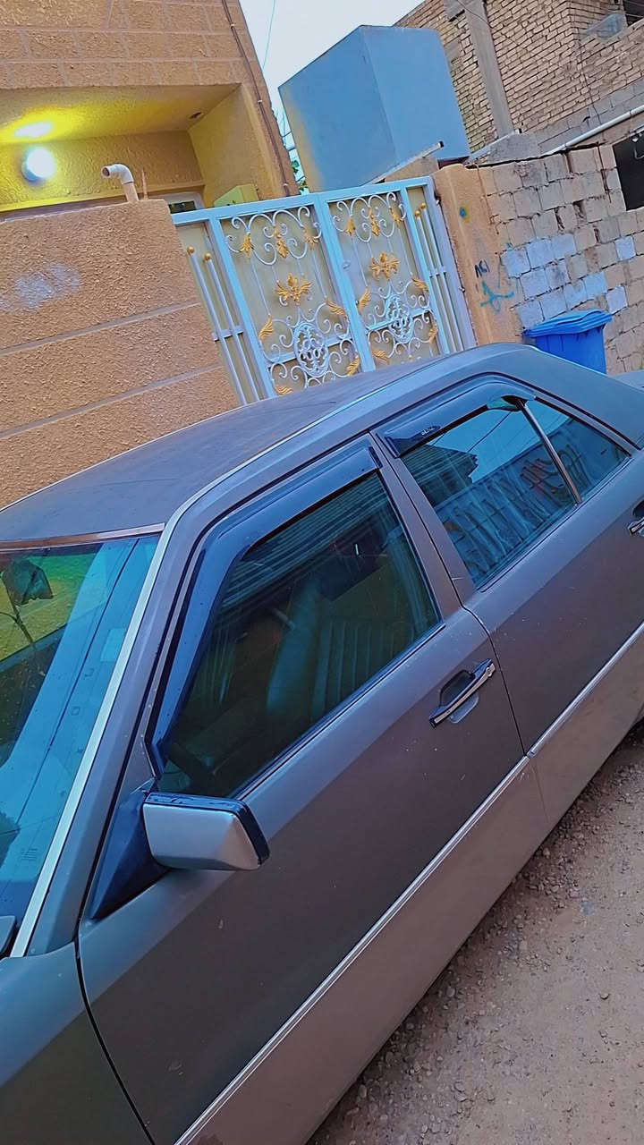 ***********
السلام عليكم مرسيدس دب للبيع موديل 86 حدث 93 بالكامل سياره حلوه ونظيفه كفاله عامه 52 وبيها مجال مكاني بغداد
